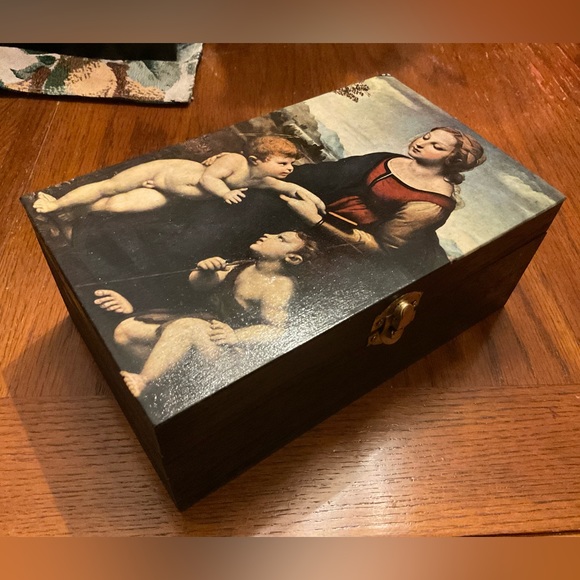 Raphael’s-The Virgin And Child… Beautifully Handmade Gold Hardware Trinket Box! - Picture 9 of 16